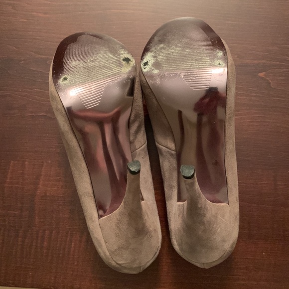 Steve Madden Platform Suede Gray Neutral Round Toe Heels - Size 8 - Picture 6 of 6